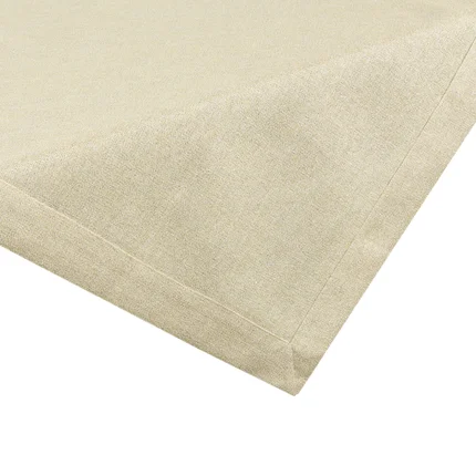 Obrus BIANCA 1 zdobiony delikatnie nabłyszczaną listwą w eleganckim opakowaniu Obrus BIANCA 1 zdobiony delikatnie nabłyszczaną listwą w eleganckim opakowaniu - 85 x 85 cm