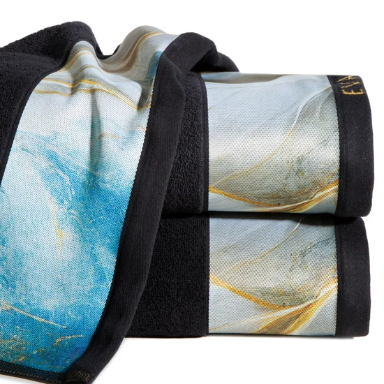 EVA MINGE Ręcznik SELENA z puszystej bawełny z bordiurą zdobioną designerskim nadrukiem - 50 x 90 cm - czarny