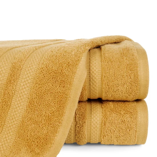 Ręcznik  klasyczny  z amerykańskiej bawełny czesanej z żakardową bordiurą w pasy - 70 x 140 cm - musztardowy