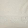 Ręcznik KAMILA bawełniany z ozdobną  bordiurą w formie serc wypełnionych różyczkami - 50 x 90 cm - kremowy 2