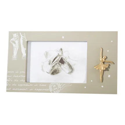 Ramka na zdjęcia GINA z baletnicą, drewno naturalne Ramka na zdjęcia GINA z baletnicą, drewno naturalne - 25 x 1 x 13 cm