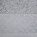 Ręcznik MARTHA z miękką szenilową bordiurą ze srebrnym geometrycznym wzorem, 520 g/m2 - 70 x 140 cm - srebrny 2