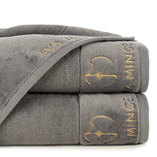 EVA MINGE Ręcznik GAJA z bawełny frotte z welwetową bordiurą i haftem z logo kolekcji - 30 x 50 cm - szary