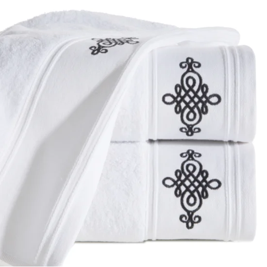 Ręcznik z bordiurą zdobioną ornamentowym haftem - 70 x 140 cm - biały