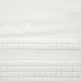 Ręcznik z wypukłą fakturą podkreślony welwetową bordiurą w krateczkę - 70 x 140 cm - biały 2