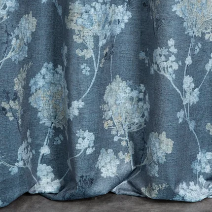 Zasłona ciemnoniebieska w kwiaty z tkaniny welwetowej 140x250 cm przelotka ANDY Design 91 Zasłona ciemnoniebieska w kwiaty z tkaniny welwetowej 140x250 cm przelotka ANDY Design 91 - 140 x 250 cm