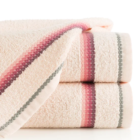Ręcznik z delikatnym ozdobnym stebnowaniem - 70 x 140 cm - różowy