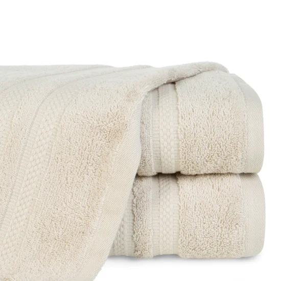 Ręcznik  klasyczny  z amerykańskiej bawełny czesanej z żakardową bordiurą w pasy - 70 x 140 cm - beżowy