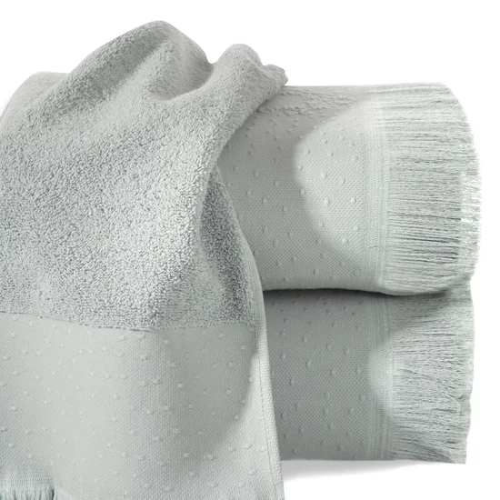 Ręcznik bawełniany z żakardową bordiurą i frędzlami - 70 x 140 cm - srebrny