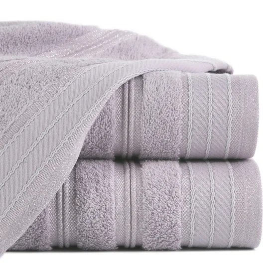 Ręcznik z bordiurą przetykaną błyszczącą nicią - 70 x 140 cm - liliowy