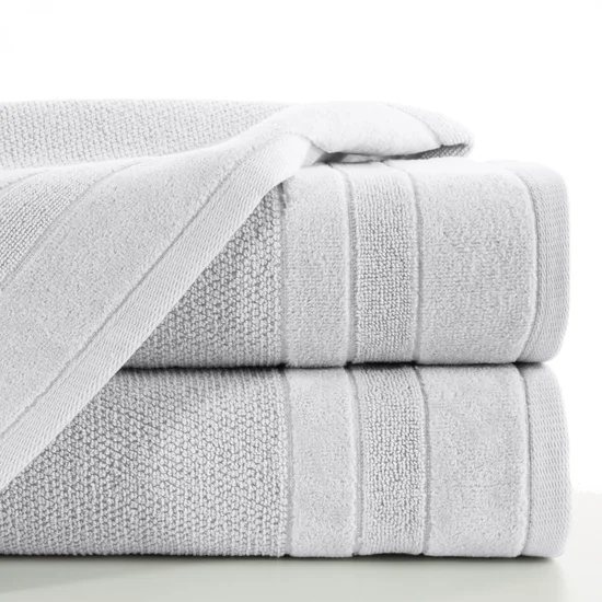 Ręcznik z drobną fakturą i miękką welwetową bordiurą - 30 x 50 cm - srebrny