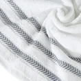 Ręcznik z żakardową bordiurą z wzorem w jodełkę i srebrną nitką - 50 x 90 cm - kremowy 5
