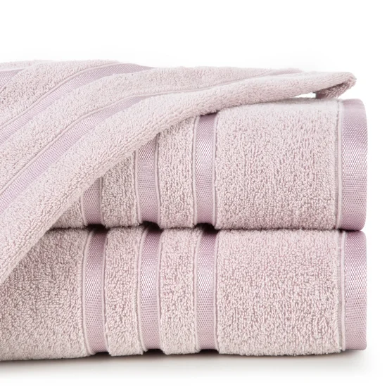 Ręcznik z elegancką bordiurą w lśniące pasy - 70 x 140 cm - pudrowy róż