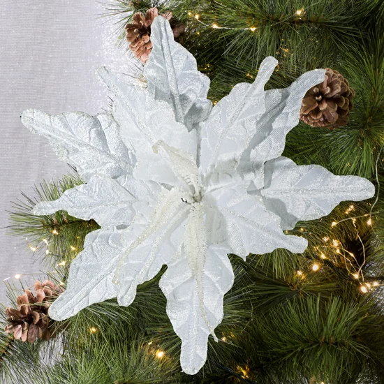 Świąteczny kwiat dekoracyjny z welwetu zdobiony brokatem - 22 cm - biały