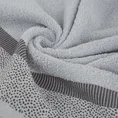 Ręcznik MARIT z ozdobną bordiurą z drobnym żakardowym wzorem - 50 x 90 cm - szary 5