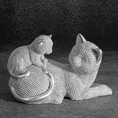 Koty - figurka dekoracyjna ELDO o drobnym strukturalnym wzorze, srebrna - 19 x 9 x 12 cm - srebrny 1