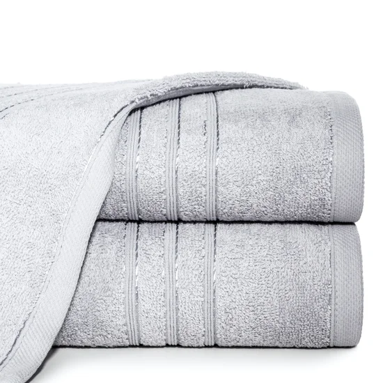 Ręcznik klasyczny z bordiurą podkreśloną delikatnymi paskami - 70 x 140 cm - srebrny