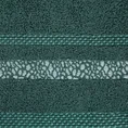 Ręcznik TESSA z bordiurą w cętki inspirowany dziką naturą - 30 x 50 cm - ciemnozielony 2