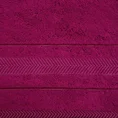 Ręcznik z żakardową bordiurą w geometrycznym stylu - 70 x 140 cm - amarantowy 2