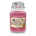 YANKEE CANDLE - Duża świeca zapachowa w słoiku - Merry Berry - ∅ 11 x 17 cm - różowy 1