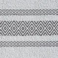 Ręcznik z żakardową bordiurą w romby - 70 x 140 cm - srebrny 2