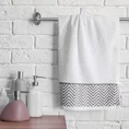 Ręcznik bawełniany z ozdobnym motywem geometrycznym - 70 x 140 cm - biały 4