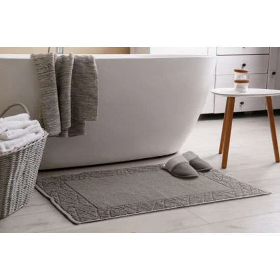 Dywanik łazienkowy NIKA z bawełny, dobrze chłonący wodę z geometrycznym wzorem wykończony błyszczącą nicią - 50 x 70 cm - grafitowy