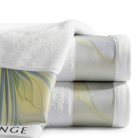 EVA MINGE Ręcznik ALEXIS z puszystej bawełny z bordiurą zdobioną designerskim nadrukiem - 70 x 140 cm - biały