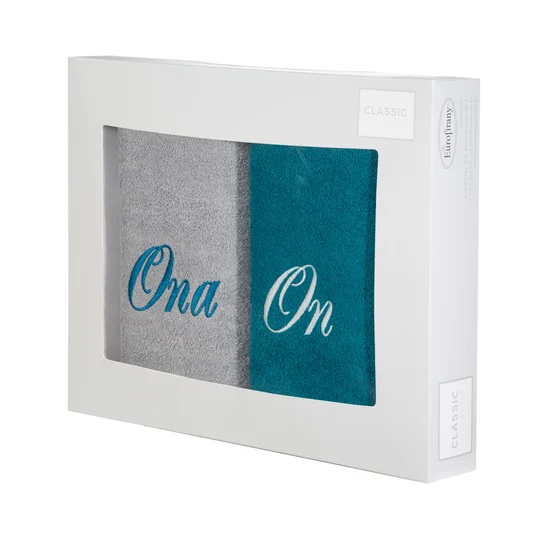 Zestaw upominkowy 2 szt ręczników  z haftem ONA i ON w kartonowym opakowaniu na prezent -  - popielaty