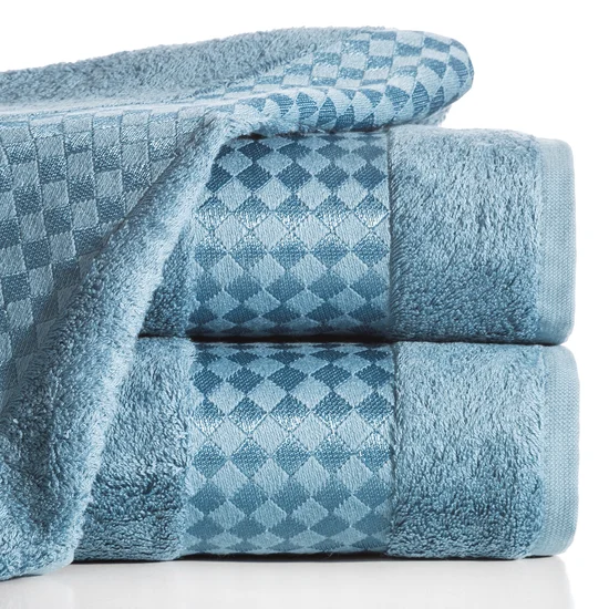 Ręcznik BAMBO02 w kolorze niebieskim, z domieszką włókien bambusowych, z ozdobną bordiurą z geometrycznym wzorem - 50 x 90 cm - niebieski