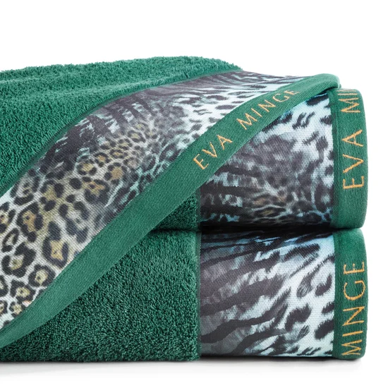 EWA MINGE Ręcznik AGNESE  z bordiurą zdobioną designerskim nadrukiem z motywem zwierzęcym - 50 x 90 cm - butelkowy zielony