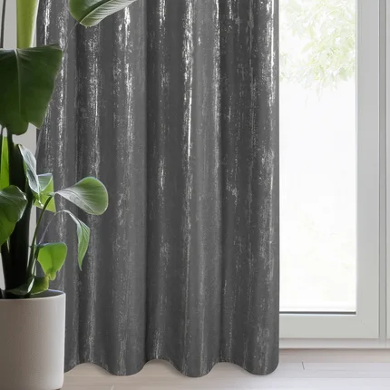 Zasłona gotowa LIBI z lekkiej mikrofibry zdobiona nadrukiem przecieranym Zasłona gotowa LIBI z lekkiej mikrofibry zdobiona nadrukiem przecieranym - 140 x 250 cm