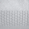 Ręcznik z bordiurą w groszki - 70 x 140 cm - srebrny 2