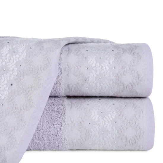 Ręcznik z ozdobną bordiurą z dodatkiem cyrkonii - 50 x 90 cm - liliowy