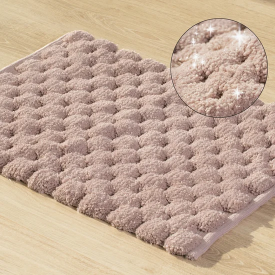 Miękki i delikatny dywanik z wytłaczanym wzorem, przetykany srebrną nitką - 60 x 90 cm - różowy