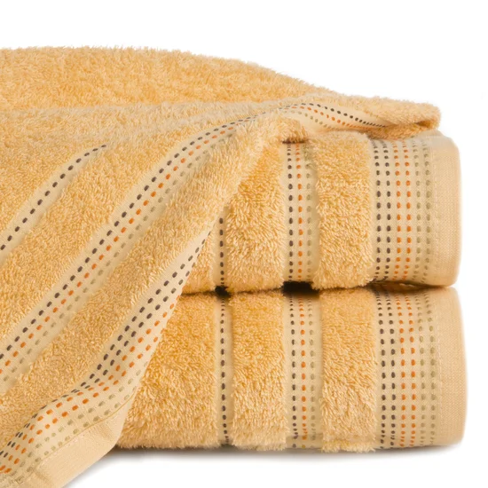 Ręcznik POLA z żakardową bordiurą zdobioną stebnowaniem - 50 x 90 cm - jasnopomarańczowy