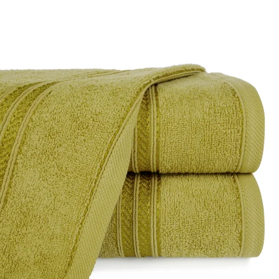Ręcznik  LORI z bordiurą podkreśloną błyszczącą nicią - 70 x 140 cm - oliwkowy