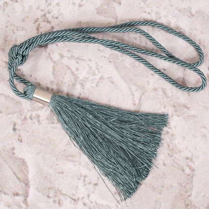 Dekoracyjny sznur do zasłon upinacz z ozdobnym chwostem i metalową obrączką 58 cm miętowy