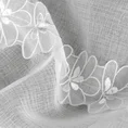 Firana KELY z matowej etaminy zdobiona pasem  haftowanych kwiatuszków - 140 x 250 cm - biały 8