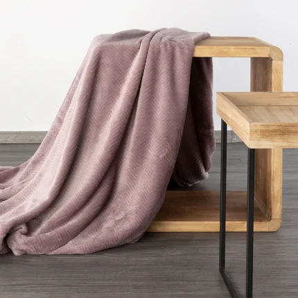 DESIGN 91 Koc CINDY 5 miękki i miły w dotyku z wytłaczanym wzorem jodełki DESIGN 91 Koc CINDY 5 miękki i miły w dotyku z wytłaczanym wzorem jodełki - 170 x 210 cm