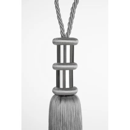 Dekoracyjny sznur JOLIE do upięć z chwostem z metalowymi obrączkami Dekoracyjny sznur JOLIE do upięć z chwostem z metalowymi obrączkami - 78 x 38 cm