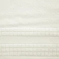 Ręcznik z wypukłą fakturą podkreślony welwetową bordiurą w krateczkę - 70 x 140 cm - kremowy 2