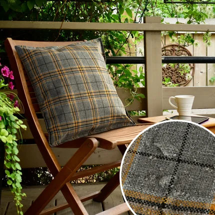 Poszewka GARDEN na taras oraz balkon z tkaniny wodoodpornej zdobiona nadrukiem kraty Poszewka GARDEN na taras oraz balkon z tkaniny wodoodpornej zdobiona nadrukiem kraty - 45 x 45 cm