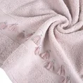 Ręcznik z żakardową bordiurą zdobioną chwostami z efektem 3D - 50 x 90 cm - pudrowy 5