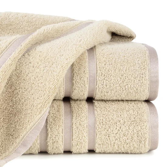 Ręcznik z elegancką bordiurą w lśniące pasy - 30 x 50 cm - beżowy