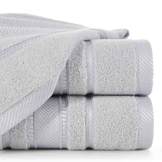 Ręcznik z żakardową błyszczącą bordiurą - 50 x 90 cm - srebrny