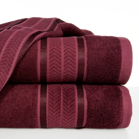 EUROFIRANY PREMIUM Ręcznik MIRO w kolorze bordowym, z włókien bambusowych z żakardową bordiurą zdobioną lśniącymi paskami - 70 x 140 cm - bordowy
