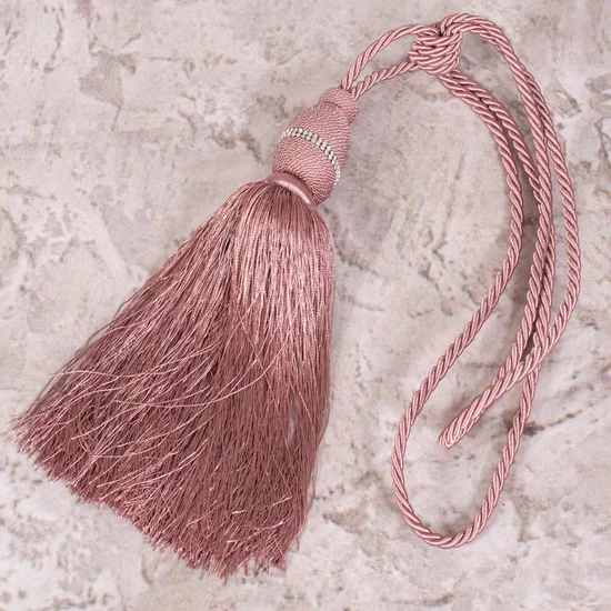 Dekoracyjny sznur do upięć z chwostem zdobiony drobnymi kryształkami - dł. 75 cm - różowy