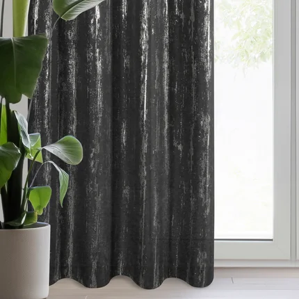 Zasłona gotowa LIBI z lekkiej mikrofibry zdobiona nadrukiem przecieranym Zasłona gotowa LIBI z lekkiej mikrofibry zdobiona nadrukiem przecieranym - 140 x 250 cm