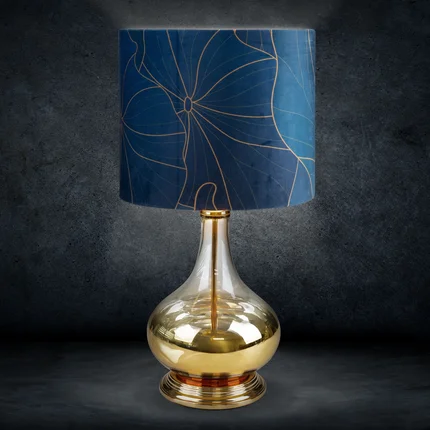 LIMITED COLLECTION Lampa stołowa LOTOS 2 na szklanej podstawie z efektem ombre z welwetowym abażurem HARMONIA TURKUSU LIMITED COLLECTION Lampa stołowa LOTOS 2 na szklanej podstawie z efektem ombre z welwetowym abażurem HARMONIA TURKUSU - ∅ 32 x 61 cm